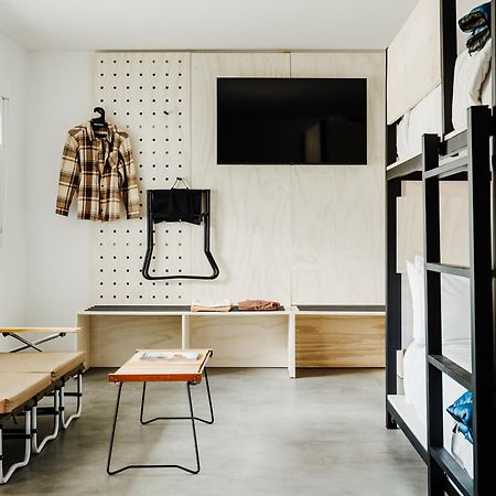 Field Station Joshua Tree Hotel Юка Вали Екстериор снимка